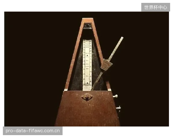 老将卡库塔的组织串联作用不可或缺，他将是球队中场的节拍器。